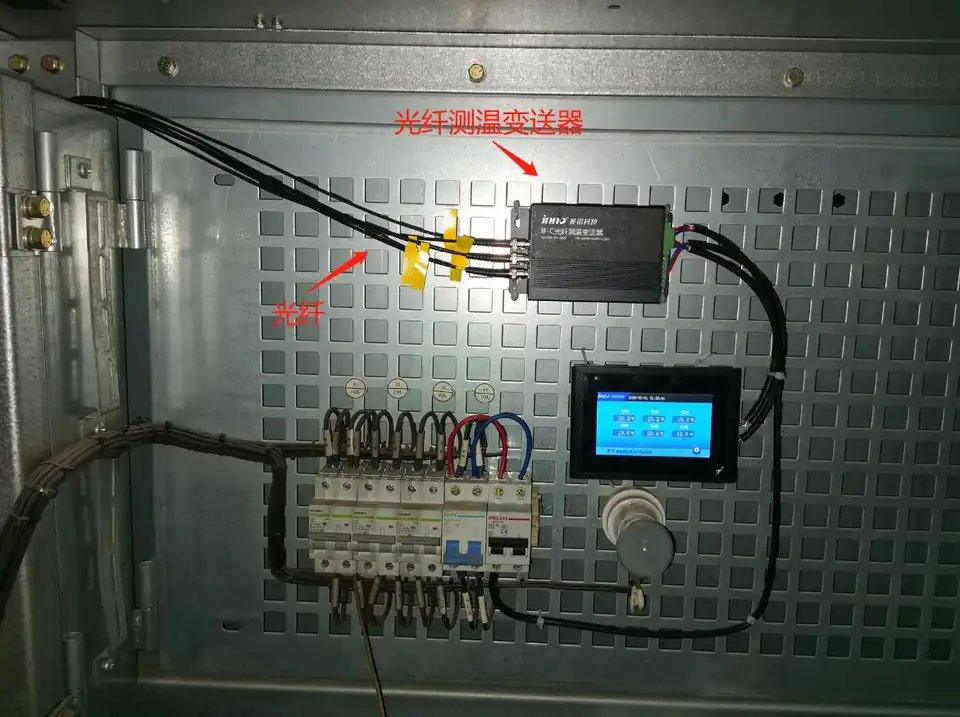 Fiber optic temperature monitoring device used for hydropower station switchgear