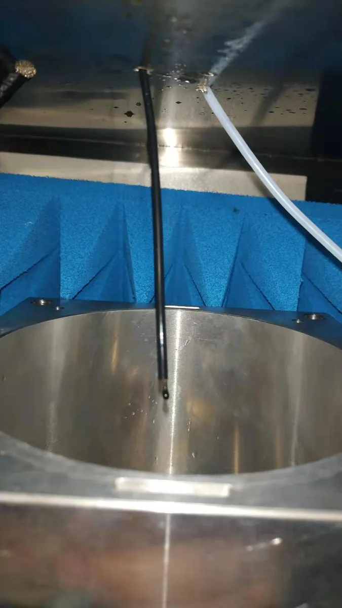 Fiber optic temperature probe used with low-temperature equipment